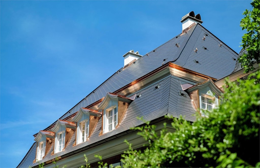 ¿Qué ventajas tiene los tejados de pizarra frente a los de teja?
