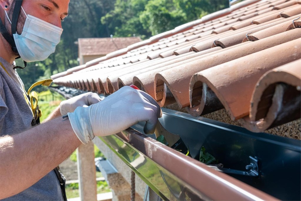 Cómo la falta de mantenimiento de canalones afecta a su vivienda