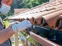 Cómo la falta de mantenimiento de canalones afecta a su vivienda