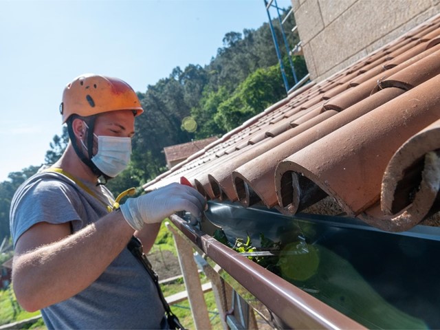 Importancia del mantenimiento de canalones en otoño