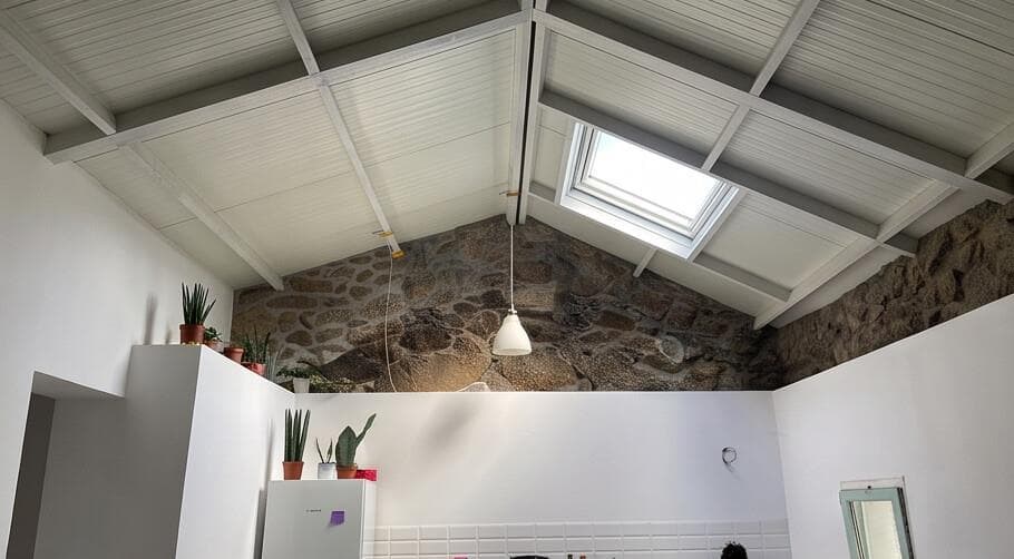 ¿Necesito licencia para instalar una ventana en el tejado?